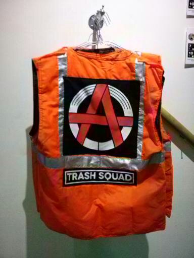 Kalau yang ini karya seninya Wok The Rock, seniman punk asal Yogyakarta.  Dia bikin Trash Squad, yaitu  pasukan pembersih samaph di 7 Eleven Jakarta. Kenapa 7 Eleven? Karena di 7 Eleven anak punk dan anak gaul bisa duduk bersebelahan buat duduk nongkrong tanpa ada yang merasa risih.