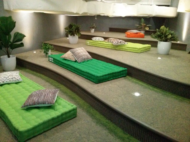 Di Google Indonesia disediakan ruangan tidur. Tapi katanya nggak boleh nginep. 