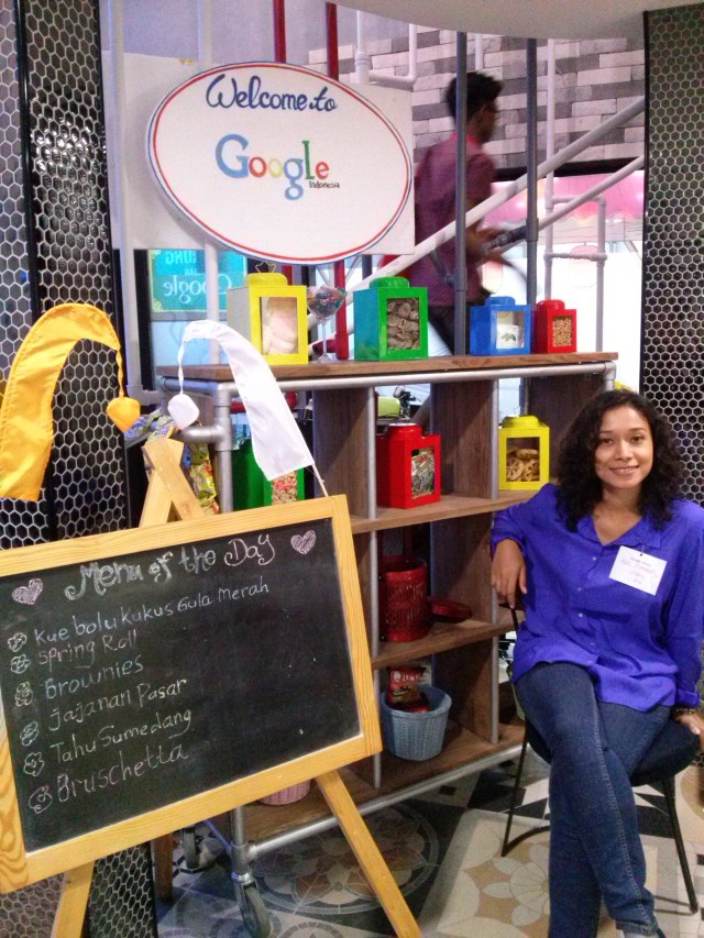 Gw ikutan juga ah foto kayak Icha. Tapi nomor telpon gw nggak gw sebar yak.