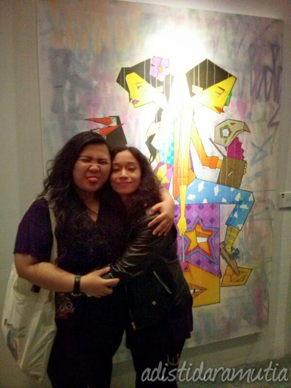 Di sana gw ketemu salah satu perempuan cantik kesayangan gw karena dia orangnya 'asli', nggak palsu, dan sangat nyaman menjadi dirinya. Yaitu Ni Putu Peggy Agustien alias Peggy Cita-Cinta ^__^