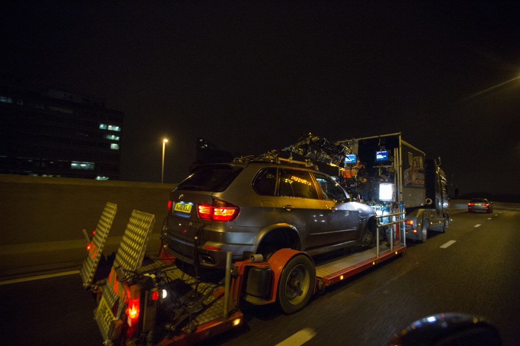 Pengambilan gambar yang terkesannya sederhana (karena cuma di mobil doang), ternyata di balik layarnya ribet juga lho. (Dok. Jive!)