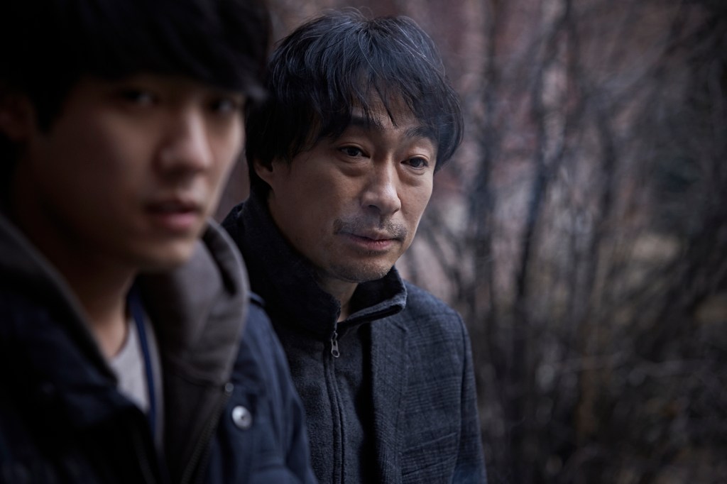 Ini para polisi yang berusaha mencegah aksi balas dendam Sang-Hyeon, meskipun mereka berada dalam dilema. (Dok. Jive!)