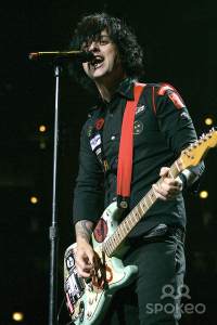 Billie Joe Armstrong (Izin nyomot dari sini)