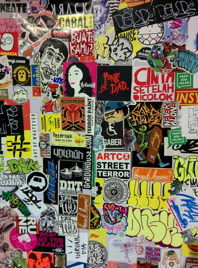 Gw dan Si Punk Rock kemudian berinisiatif menempelkan stiker kami di salah satu dinding Glued ini. Gw sih selalu pengen stiker gw berada di samping stiker Si Punk Rock. Walau stiker kami dikelilingin oleh stiker 'Cinta Setelah Dicolok' dan 'Virgin Is A Myth'. Vaq dem ol! I want to be beside you. Titik!