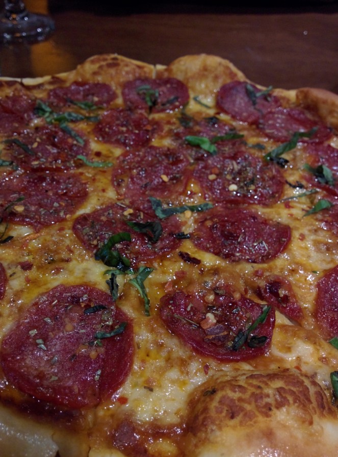 Lalu ada Pepperoni Pizza (75k IDR) Pizza tipis yang rasanya juga oke ini bisa dijadiin salah satu menu buat temen nobar.