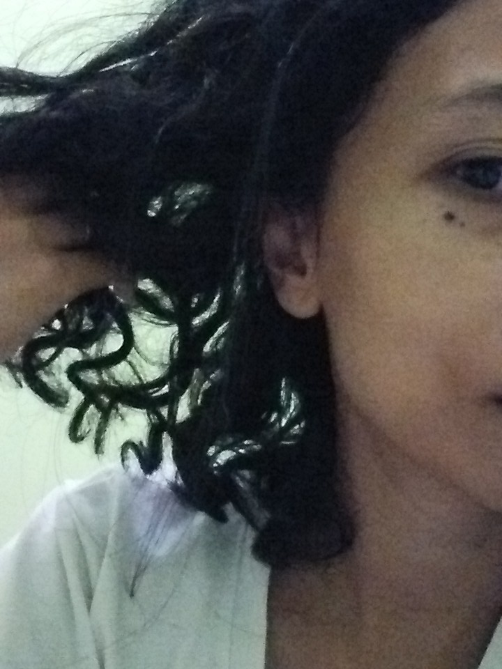 Rambut saya setelah beberap ahari menjalani nopoo. Keritingnya lebih keluar.