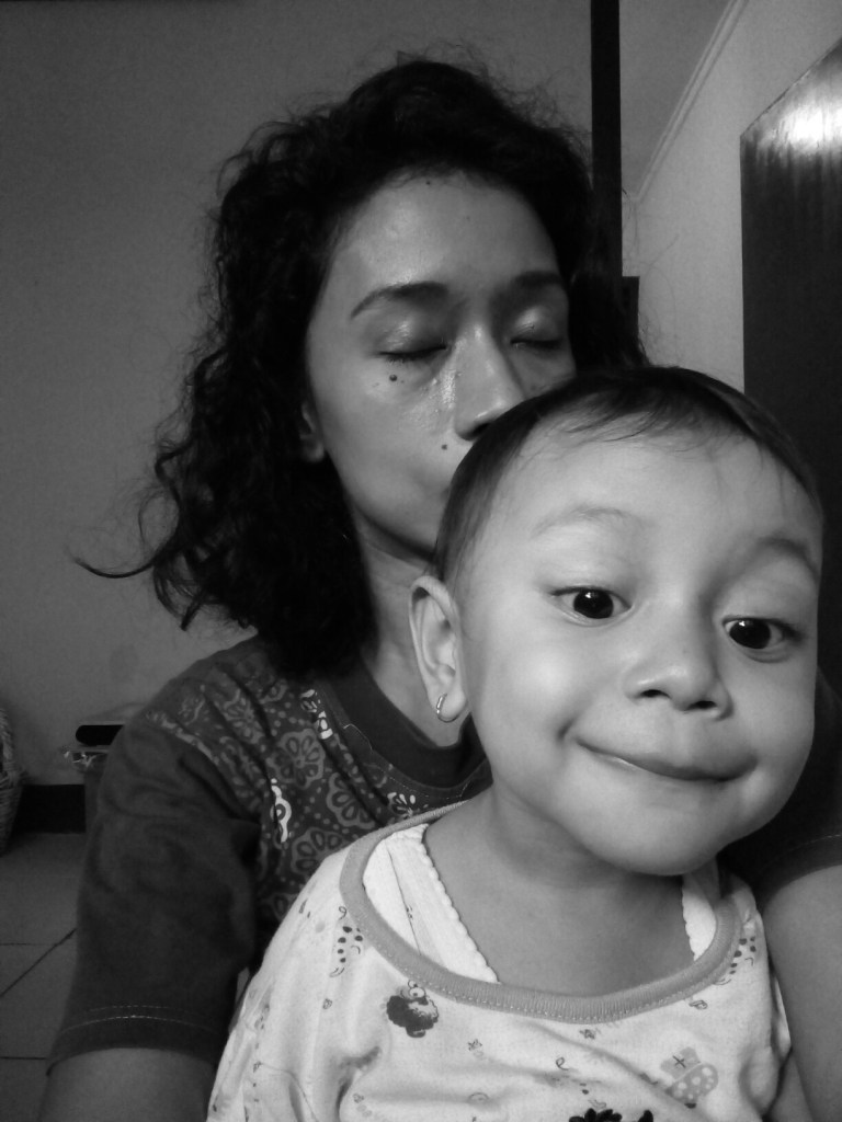 Dan ada juga yang black & white begini. Seru ya!