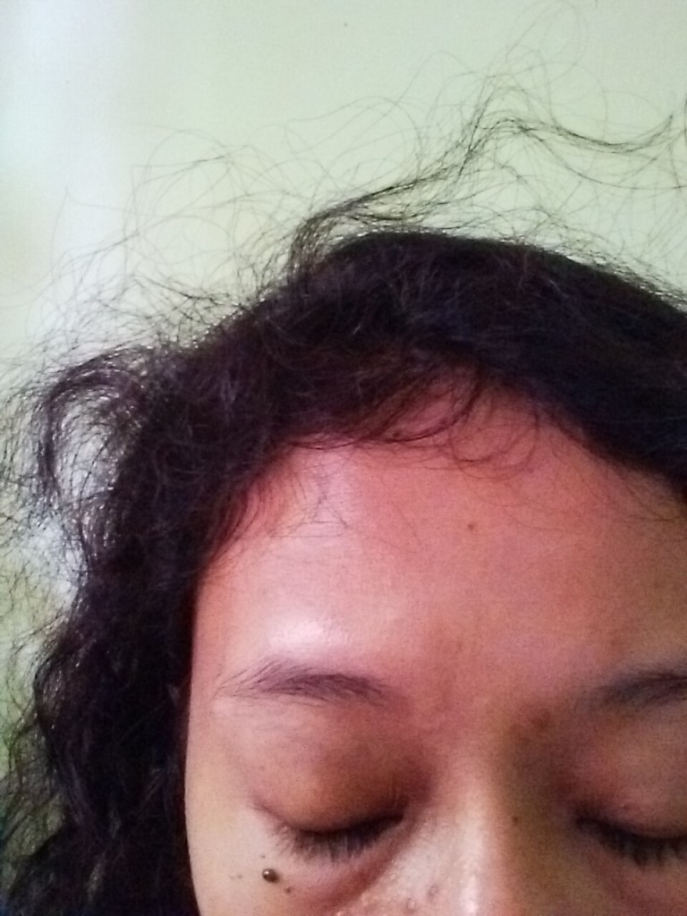 Rambut saya saat ini. Jadi banyak anak rambut alias frizzy hair. Ada kantung mata juga. Eh itu beda kasus deng...